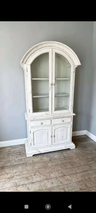 Vitrina de madera y cristal