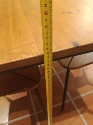 Mesa de madera y 4 sillas