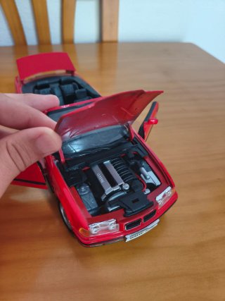 Maisto BMW 325i Cabrio 1993 1:18 Rojo