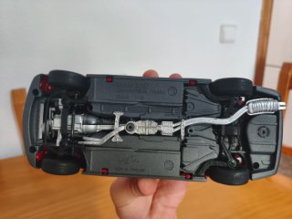 Maisto BMW 325i Cabrio 1993 1:18 Rojo