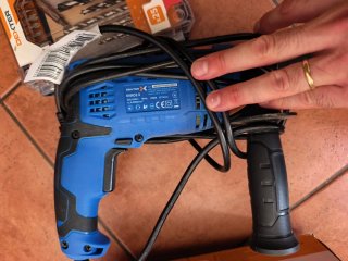 Taladro percutor Dexter 650W + maletín brocas