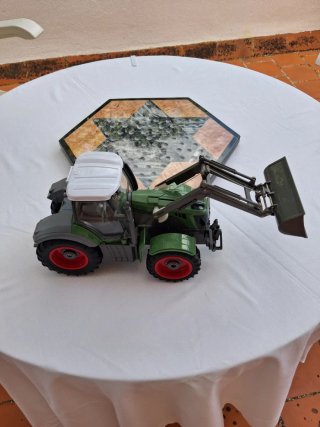 Tractor de Juguete Verde con Pala