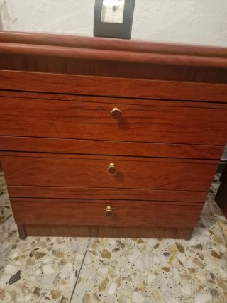 Conjunto dormitorio cabecero ,mesillas y cómoda