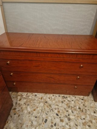 Conjunto dormitorio cabecero ,mesillas y cómoda