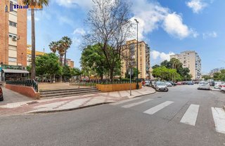 Local comercial en venta en La Luz - El Torcal en Málaga