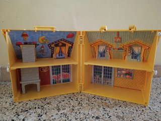 Casita de muñecas plegable