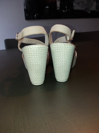 Sandalias LASOCKI Nude Nuevas