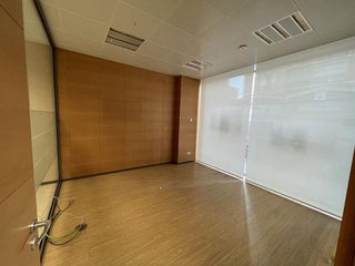 Local comercial en alquiler en Polígono Cartuja – La Paz en Granada