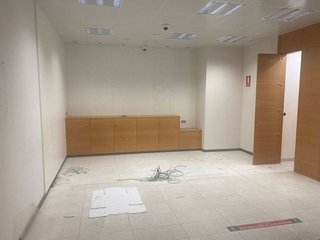 Local comercial en alquiler en Polígono Cartuja – La Paz en Granada