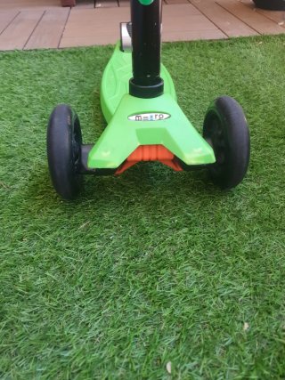 Patinete Micro Verde Manillar Ajustable