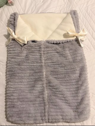 Saco bebé gris peluche lazos