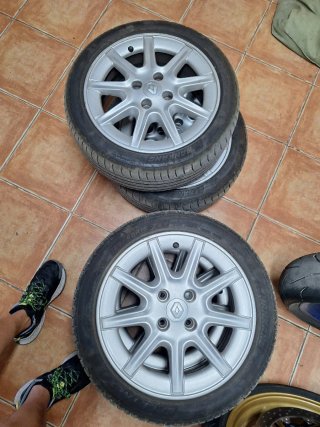 Llantas y Neumáticos Renault (Juego 4)