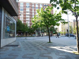 Local comercial en alquiler en Ermitagaña - Mendebaldea en Pamplona