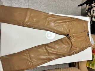 Pantalón polipiel Zara efecto cuero marron T.S