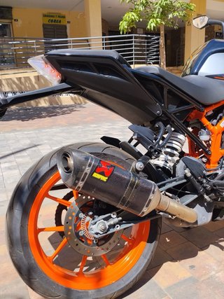 KTM 390 Duke Negra y Naranja