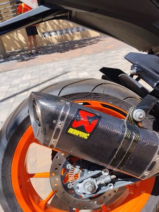 KTM 390 Duke Negra y Naranja