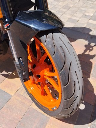 KTM 390 Duke Negra y Naranja