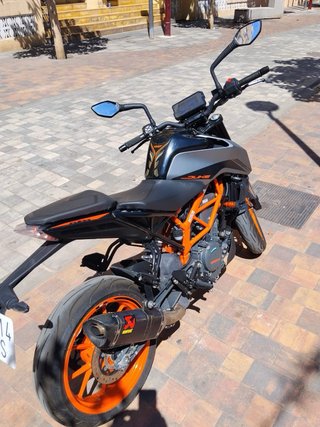 KTM 390 Duke Negra y Naranja