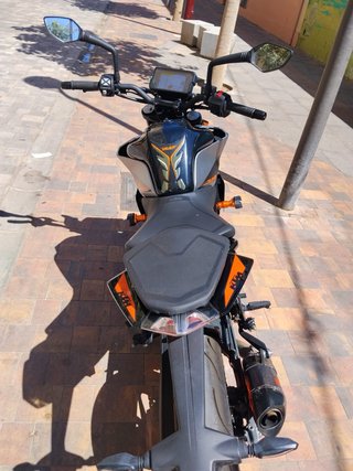 KTM 390 Duke Negra y Naranja