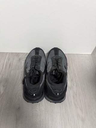 Zapatillas Fila Negras y Grises Talla 39