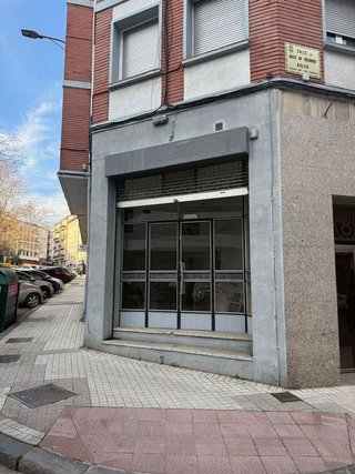 Local comercial en venta en Azpilagaña en Pamplona