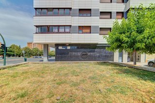 Local comercial en venta en Ermitagaña - Mendebaldea en Pamplona