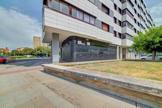 Local comercial en venta en Ermitagaña - Mendebaldea en Pamplona