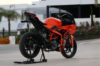 KTM RC125 2024 Naranja y Negra