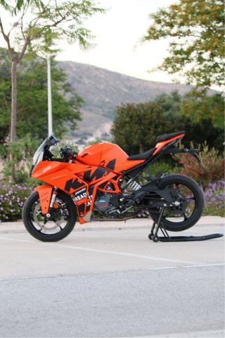 KTM RC125 2024 Naranja y Negra