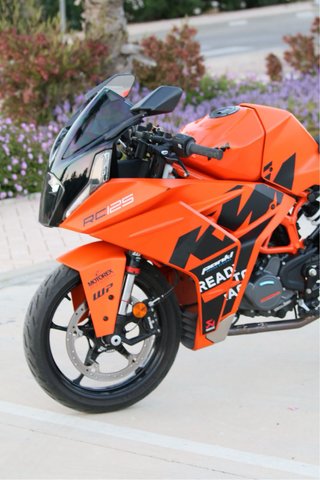 KTM RC125 2024 Naranja y Negra