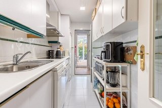 Piso en venta en La Dama de Noche-La Alzambra en Marbella