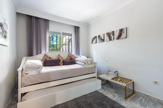 Piso en venta en La Dama de Noche-La Alzambra en Marbella