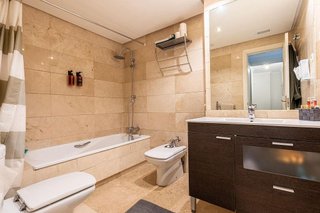 Piso en venta en La Dama de Noche-La Alzambra en Marbella
