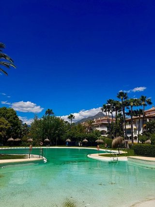 Piso en venta en La Dama de Noche-La Alzambra en Marbella
