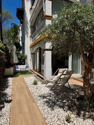 Piso en venta en La Dama de Noche-La Alzambra en Marbella