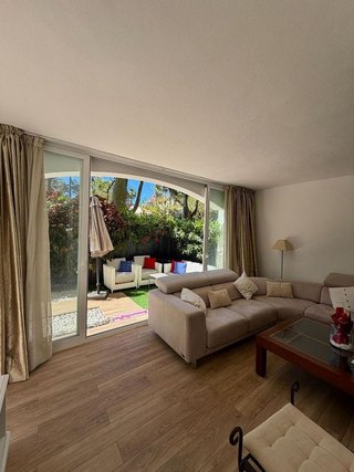 Piso en venta en La Dama de Noche-La Alzambra en Marbella