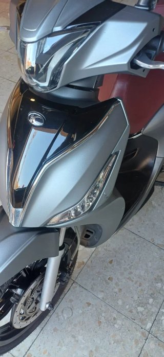 Kymco People Scooter Gris.