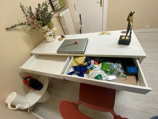 Mesa de oficina blanca