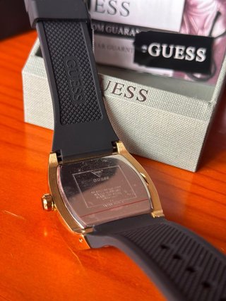 Reloj Guess Dorado y Negro con Cristales