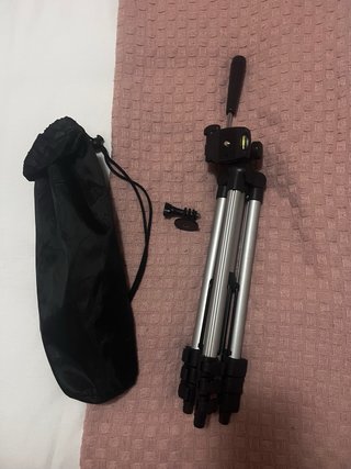Kit Canon EOS 2000D con accesorios