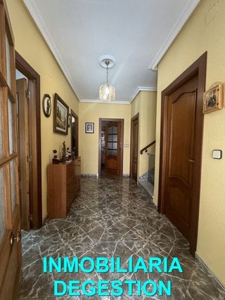 Casa adosada en venta en Zona Hospital en Linares