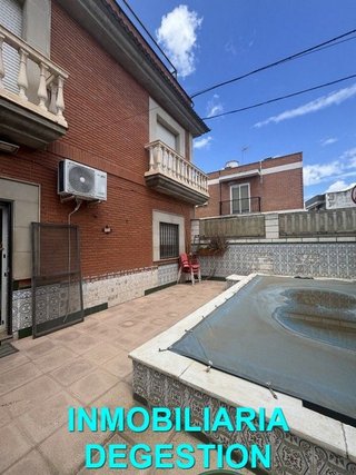 Casa adosada en venta en Zona Hospital en Linares