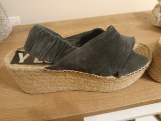 Sandalias Bimba y Lola Gris Talla 37