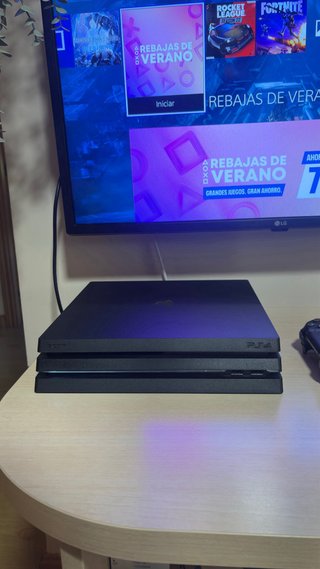 PS4 Pro da 1TB + 3 controller + 4 giochi