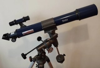 Telescopio Skylux 890 con trípode