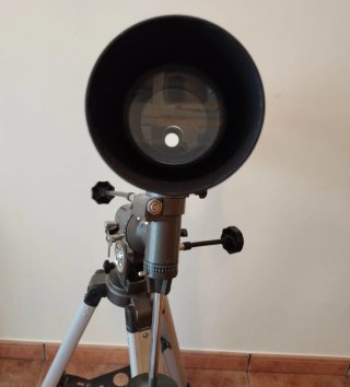 Telescopio Skylux 890 con trípode