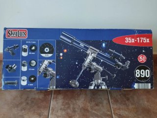 Telescopio Skylux 890 con trípode
