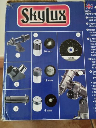 Telescopio Skylux 890 con trípode