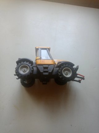 Tractor antiguo de hierro, Made in España