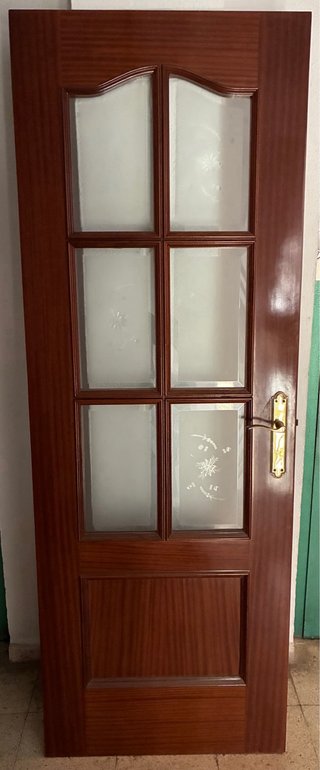 Puerta de interior madera oscura